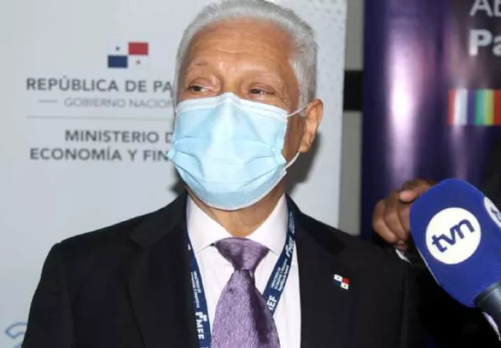 Carlos González, director nacional de Presupuesto del MEF. Víctor Arosemena