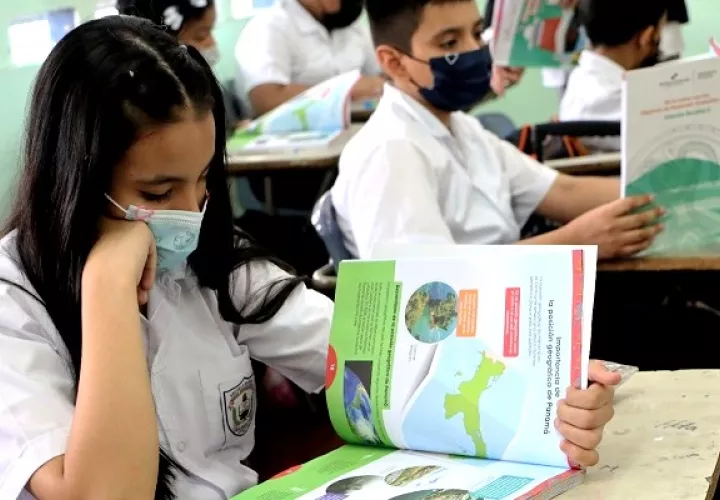 El Meduca inició el proceso de entrega del material didáctico a estudiantes de primaria y premedia, incluyen los cuadernos de trabajo. Foto: Cortesía
