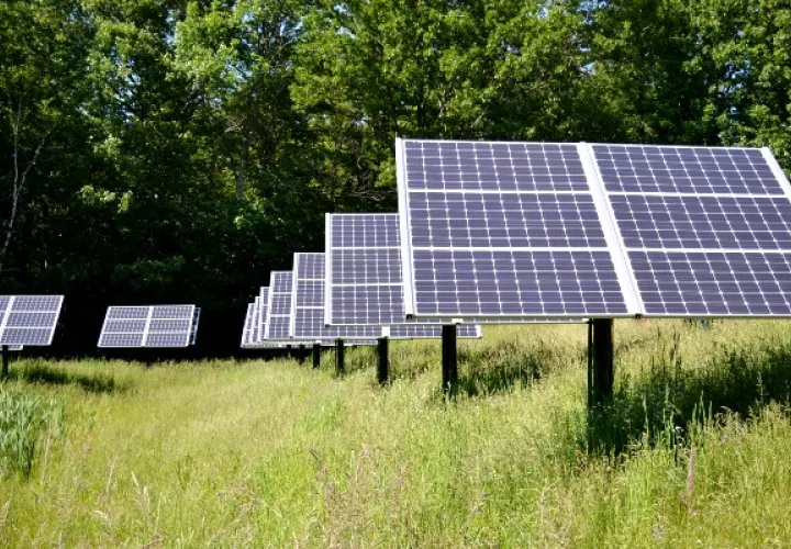 Una de las formas de incrementar las energías renovables dentro de la matriz energética de Panamá es mediante la Generación Distribuida, acercar la energía al consumidor. Foto:Pixabay