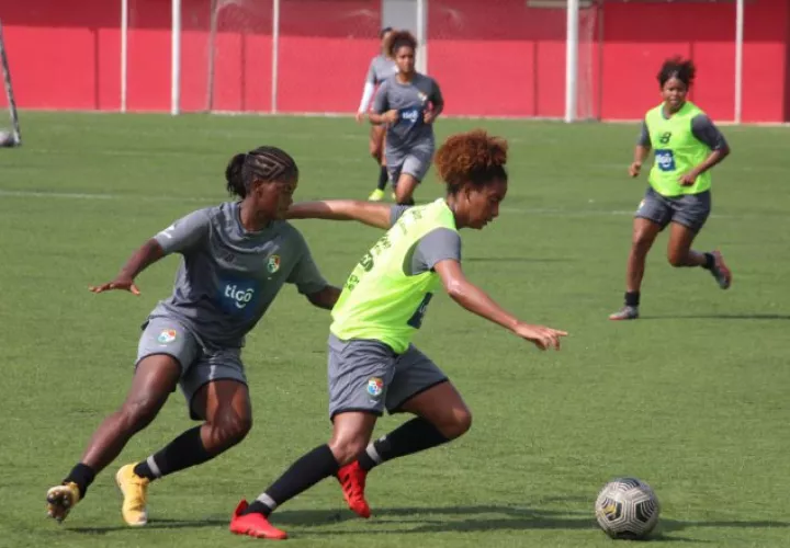 Entrenamientos de la selección femenina enla cancha del 'Cascarita' ´Tapia.. Foto:Fepafut