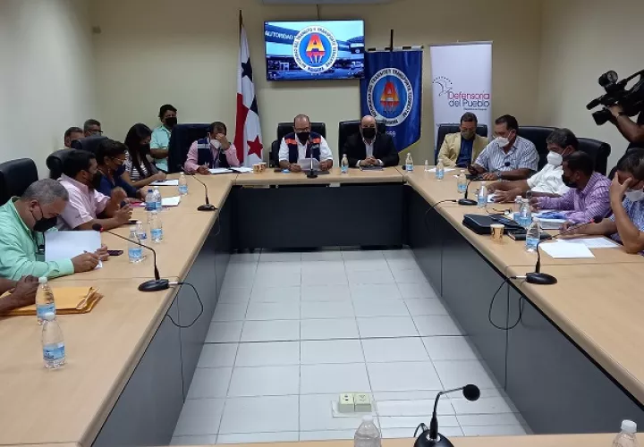 Dirigentes transportistas han sostenido varias reuniones con el Gobierno para analizar el tema. Foto: Archivo