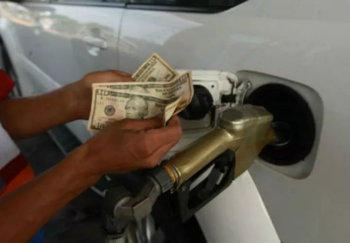 Se espera que mañana sea anunciado un nuevo aumento en el precio de los combustibles. Archivo.