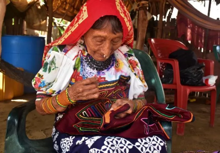El trabajo nunca le faltó a Sipu Mayan, en sus años mozos realizó cuantos trabajos domésticos pudo.
