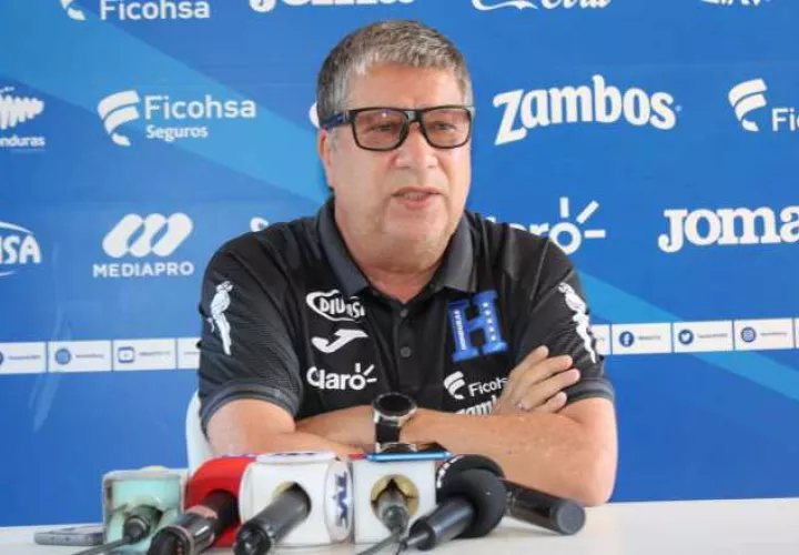 Hernán "El Bolillo' Gómez, técnico de Honduras. Foto:Twitter