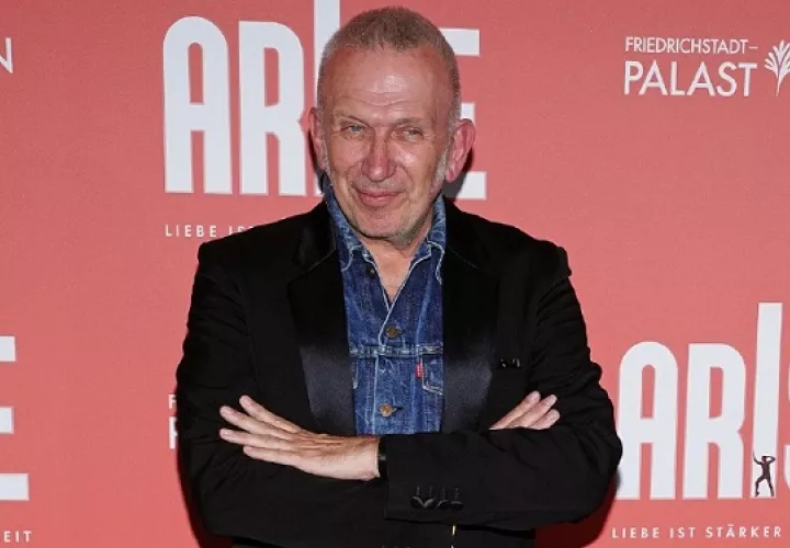 Jean-Paul Gaultier en una imagen de archivo fechada el 29 de septiembre de 2021, en Berlín.  Foto: EFE / EPA / CLEMENS BILAN