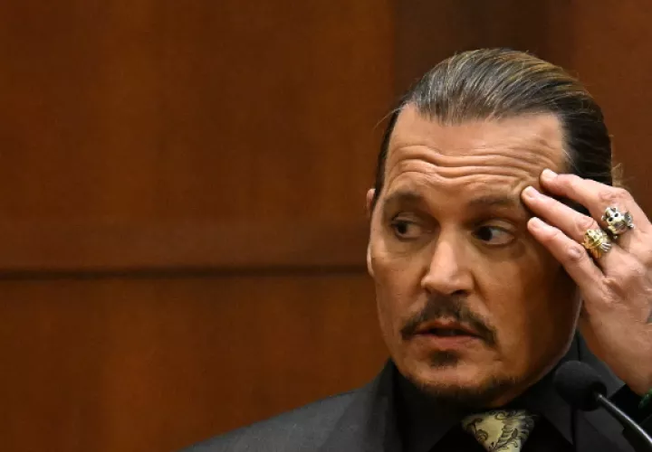  Johnny Depp subió al estrado y contó su versión de los hechos. Foto: EFE / EPA /JIim Watsom / Pool 