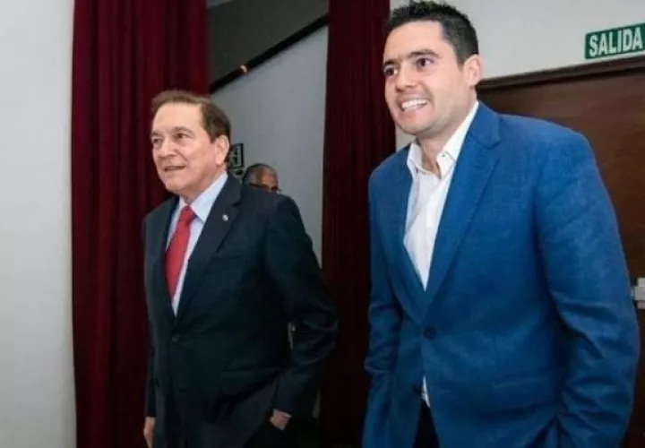 José Gabriel Carrizo (azul), vicepresidente de Panamá. Archivo