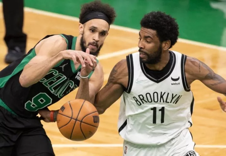 Kyrie Irving (11) de los Nets de Brooklyn en el juego ante Celtics. Foto:EFE