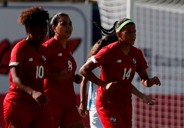 Marta Cox, Laurie Batista y Yerenis De León de la selección de Panamá. Foto:EFE