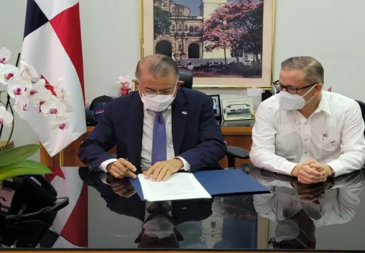 La resolución fue firmada por el ministro y viceministro de Desarrollo  Agropecuario. Foto: Cortesía Mida