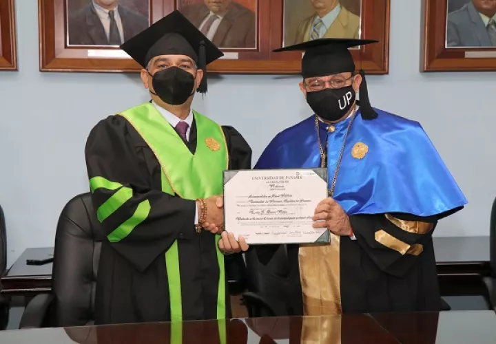 Luis Francisco Sucre expresó sentirse muy orgulloso de ser médico. Foto: Minsa