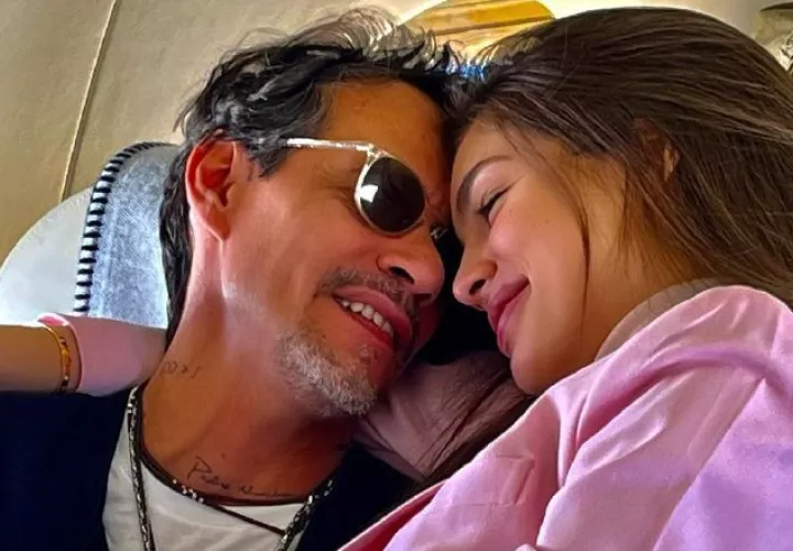 Nadia Ferreira junto al cantante. Es la relación amorosa más reciente del artista. Instagram