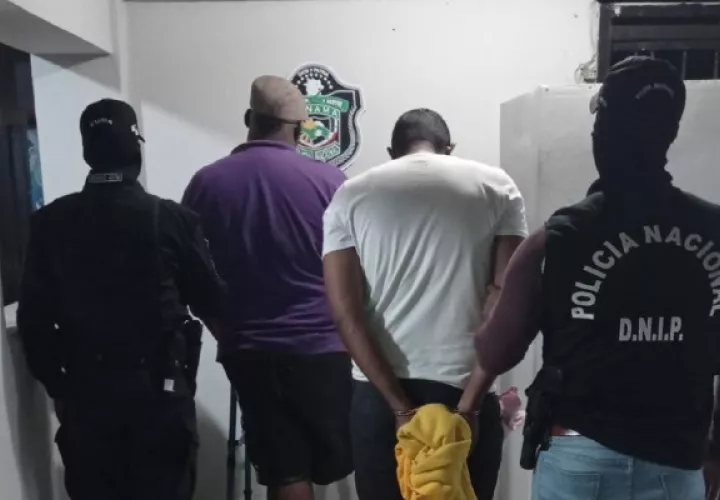 Se mostraron nerviosos y trataron de ocultar la supuesta droga. Foto: Diomedes Sánchez 