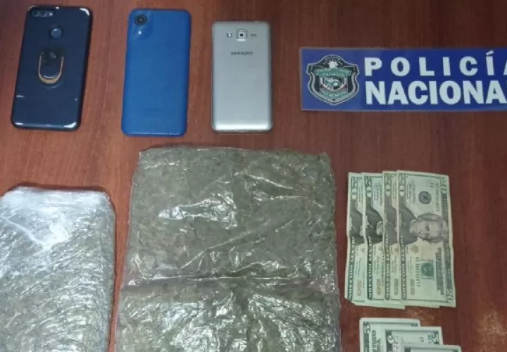 En la inspección también se decomisó dinero en efectivo y tres celulares. Foto: Diomedes Sánchez 