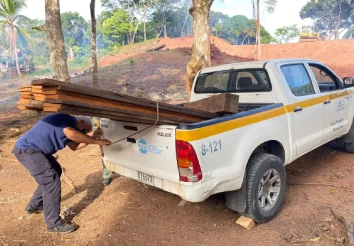 La extracción de madera del agua o tierra firme se debe contar con los permisos correspondientes para evitar incurrir en la violación de la Ley 1 del 3 de febrero de 1994.