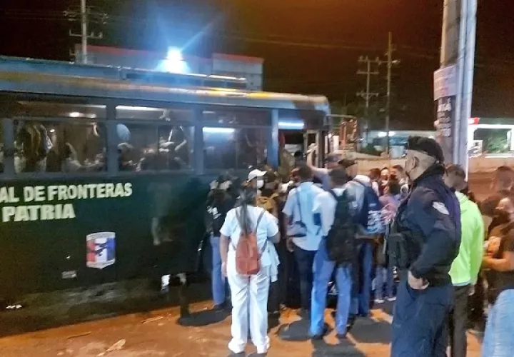 Los estamentos de seguridad también proporcionaron apoyo con sus buses. Foto. Proteger y Servir