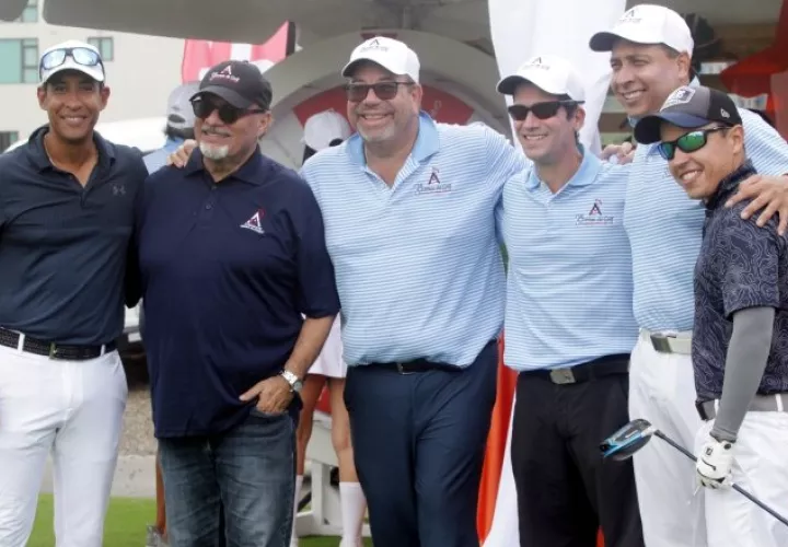 La Fundación de Omar Alfanno realizó con éxito su torneo de golf. Foto: Víctor Arosemena