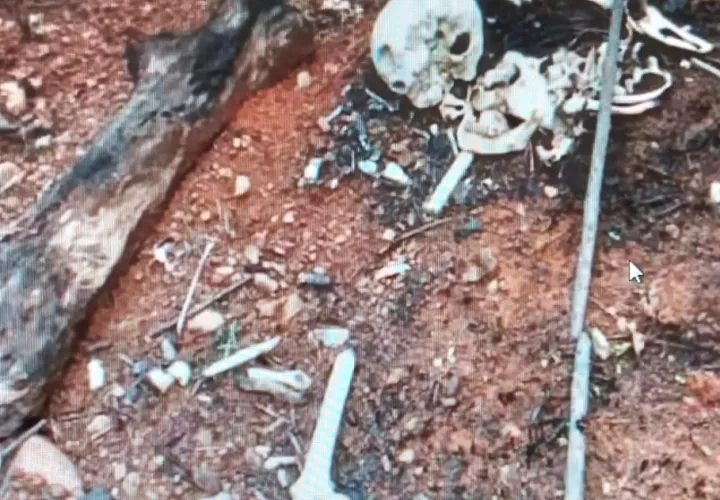 Los restos óseos se mantenían en medio de cenizas. Fotos: Mayra Madrid