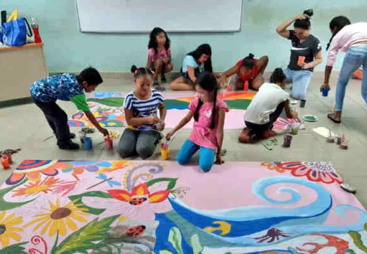 Por cada 10 escuelas primarias oficiales, solo hay siete de preescolar en Panamá. Archivo.