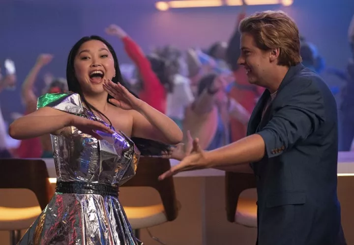 Lana Condor y Cole Sprouse protagonizan 'Sueños de Marte'. Foto: HBO Max