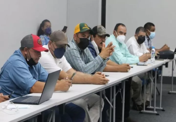 Las autoridades del Mida se reúnen cada 15 días con los productores para evaluar la situación. Foto: Cortesía Mida