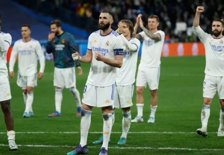 Jugadores del Real Madrid festejan su pase a las semifinales. Foto:EFE