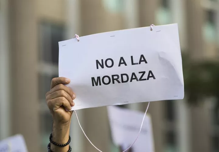 Centenares de solicitudes reposan sin respuestas más allá de los plazos fijados por la ley.