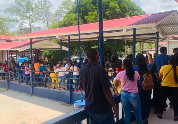 Una muestra de lo vivido en las elecciones de RM fue en La Pintada, donde más de 500 personas llenaron una escuela sin poder votar.  Foto: Cortesía