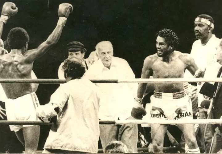Roberto Durán (dcha.) derrotó por decisión unánime a Sugar Ray Leonard el 20 de junio de 1980 en Montreal, Canadá. 