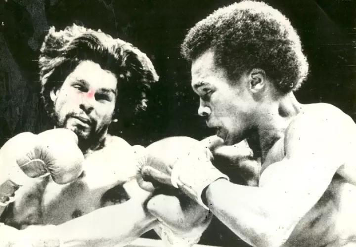 Roberto Durán abandonó al final del octavo asalto la revancha contra Sugar Ray Leonard, el 25 de noviembre de 1980. 