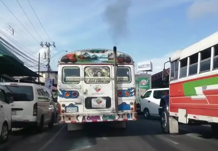 Los transportistas sostienen que los aumentos del combustible los tienen asfixiados. Foto: Eric A. Montenegro