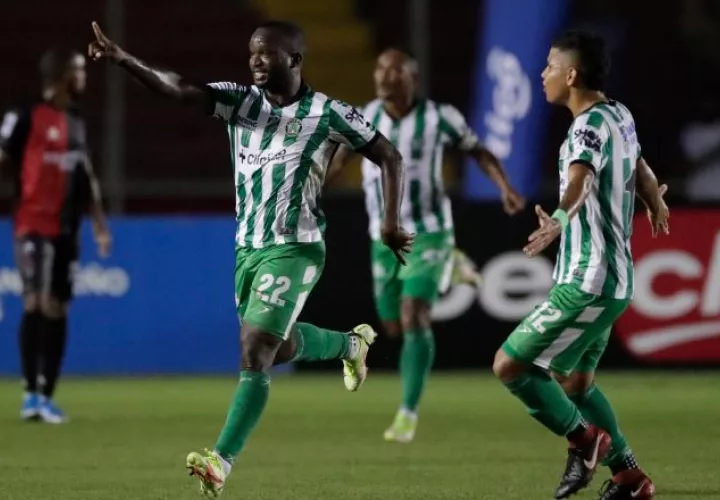 Gabriel Chiari anotó dos goles para el Alianza- Foto:EFE