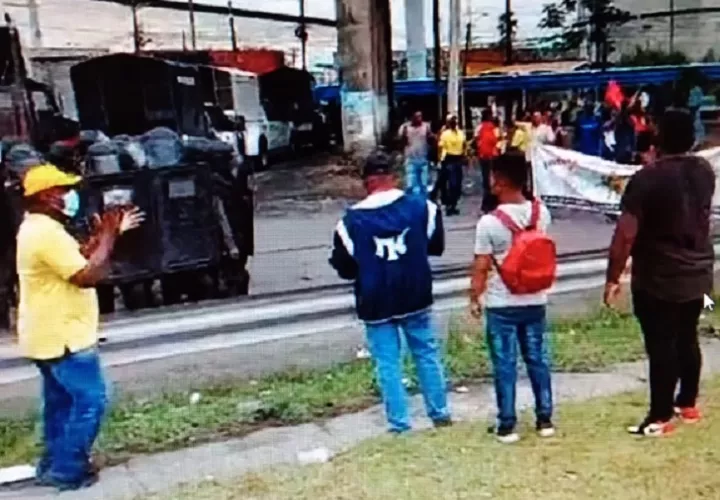 Docentes de la provincia también estaban en la manifestación. Foto: Diomedes Sánchez 
