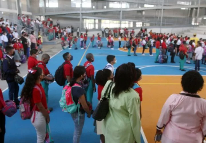 Las primeras cinco semanas de clases fueron utilizadas para reforzamiento de los contenidos, por lo que no hubo calificaciones. El primer trimestre culmina el  10 de junio. Foto: Archivo