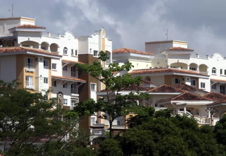 En sus actuales vallas publicitarias cerca de la zona de Rodman, Tucán todavía se promueve como un proyecto residencial con cancha de golf, no así como un hotel que es lo que exige el registro nacional de turismo. Foto: Víctor Arosemena
