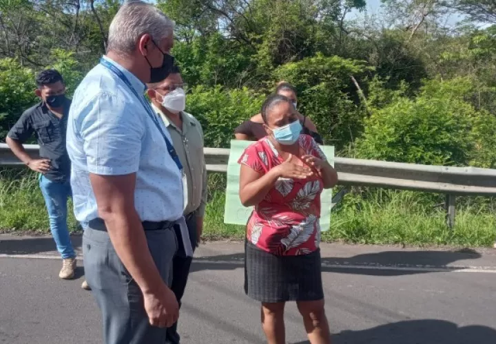 Los padres de familia aseguran que no cuentan con secretarias, ni un profesional de la Contabilidad, para poder gestionar el uso de los fondos necesarios para la compra de insumos. Foto. Thays Domínguez