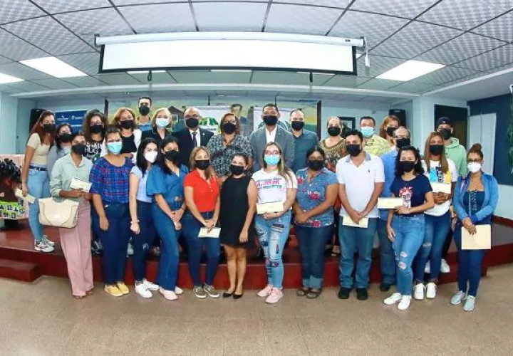 De los 35 estudiantes que viajarán a Europa, 20 estudiarán en Italia y los 15 restantes estudiarán en Francia. Foto: Cortesía Ifarhu