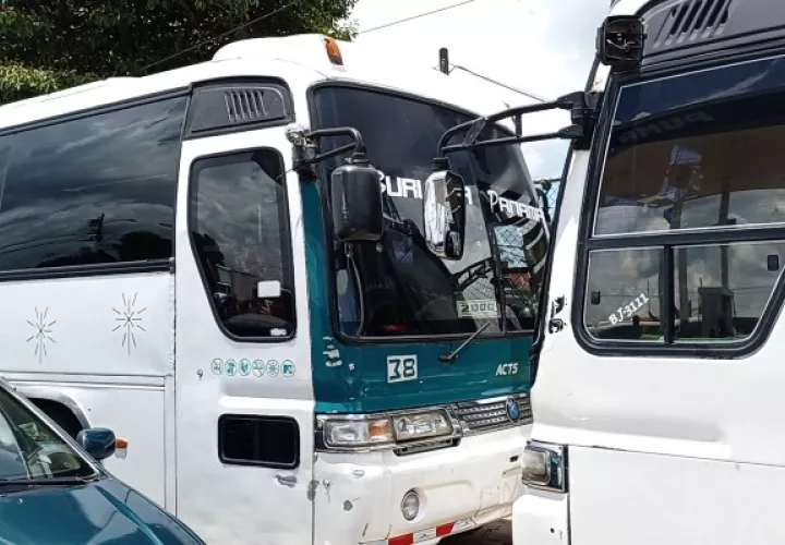 Durante una jornada de trabajo, un autobús de “nevera” genera $190.00, de los cuales $185.00 son consumidos en combustible al final del día, explicó el dirigente transportista Berisimo Gonzáles. Foto. Eric Montenegro