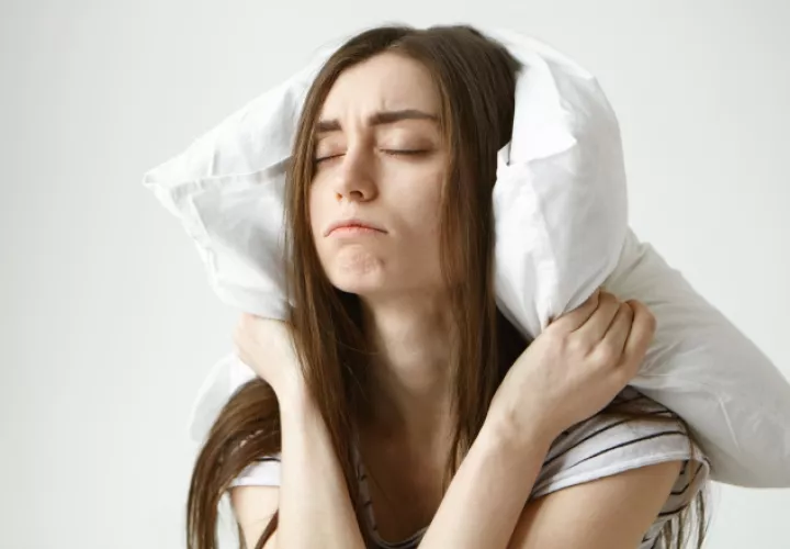 La probabilidad de dormir menos de siete horas también aumenta a medida que suben las temperaturas.