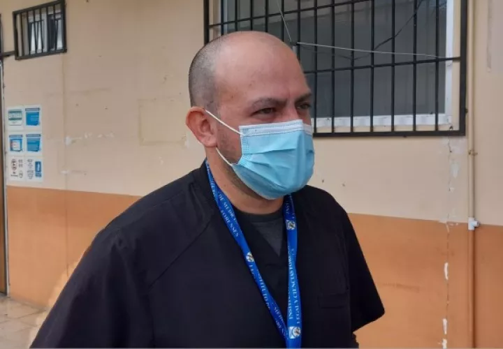 El antropólogo forense Adán Hernández dijo que se iniciaron los estudios a los huesos encontrados, sin embargo, aún no se puede determinar si se trata de una femenina o un masculino. Foto. José Vásquez