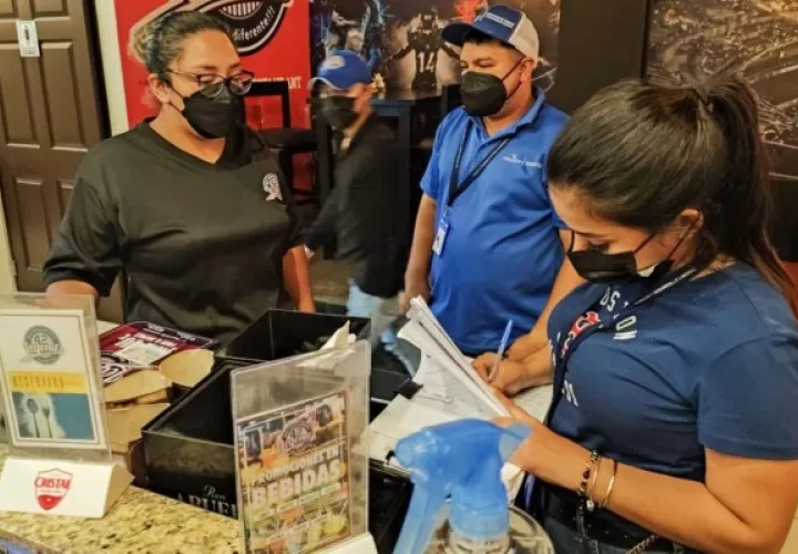 Un total de 91 locales fueron inspeccionados por las autoridades del Mitradel. Foto. Mayra Madrid