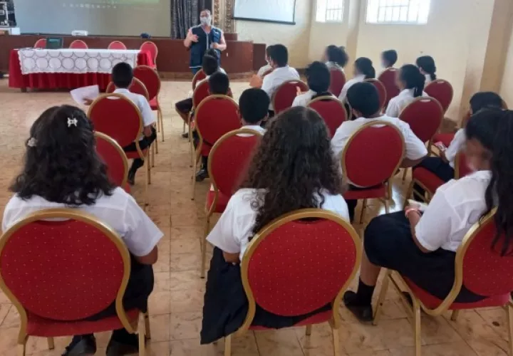 Estas charlas en materia de derechos humanos son impartidas en otros colegios del interior del país. Foto. Cortesía Defensoría del Pueblo