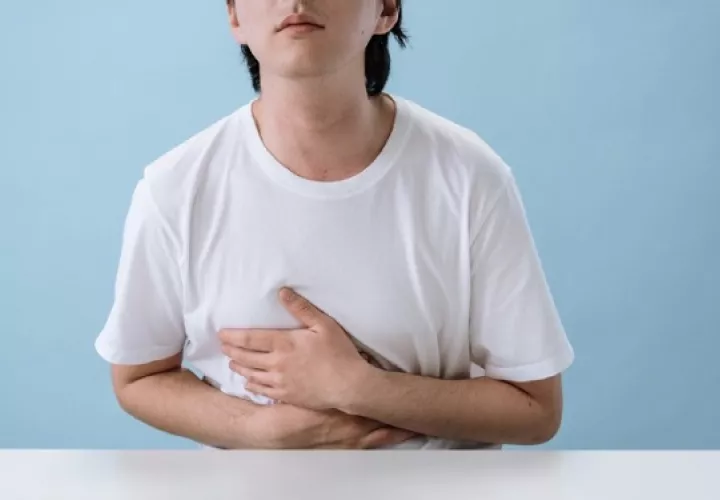 Es una enfermedad crónica inflamatoria del intestino grueso.  Foto: Ilustrativa / Pexels