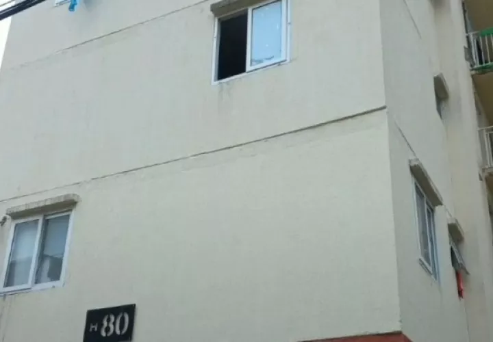 El siniestro ocurrió en el apartamento número 3A de la Torre H-80 de los edificios multifamiliares en Altos de Los Lagos. Foto. Diomedes Sánchez