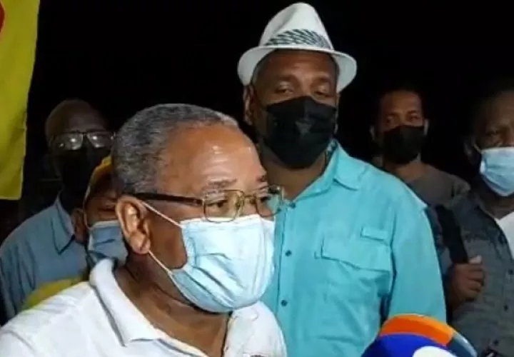 Los miembros de la Coalición por la Unidad de Colón se mantendrán en los Cuatro Altos y en las calles protestando. Foto. Diomedes Sánchez