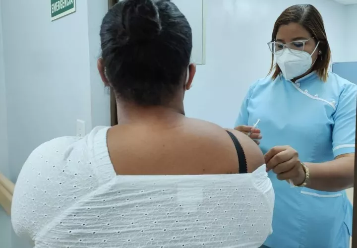 La vacuna ayuda a prevenir los casos graves de coronavirus. Foto: CSS