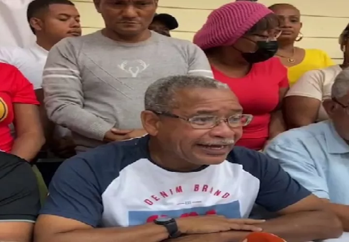 Colón estuvo 20 días en paro indefinido, lo que afectó a los estudiantes, trabajadores, por la paralización del transporte de usuarios. Foto. Diomedes Sánchez