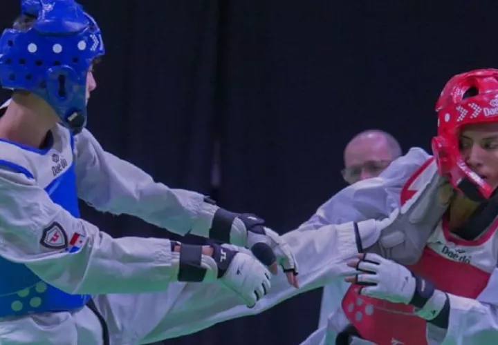 Edgardo Pastor (izq.) en taekwondo,