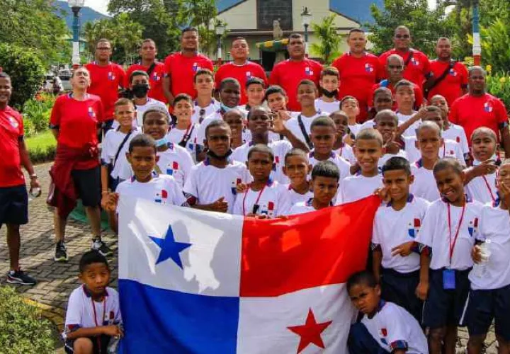 Jugadores de los equipos "Estrellas de Colón" en sus diferentes categorías en San Carlos, Costa Rica. Foto: Cortesía