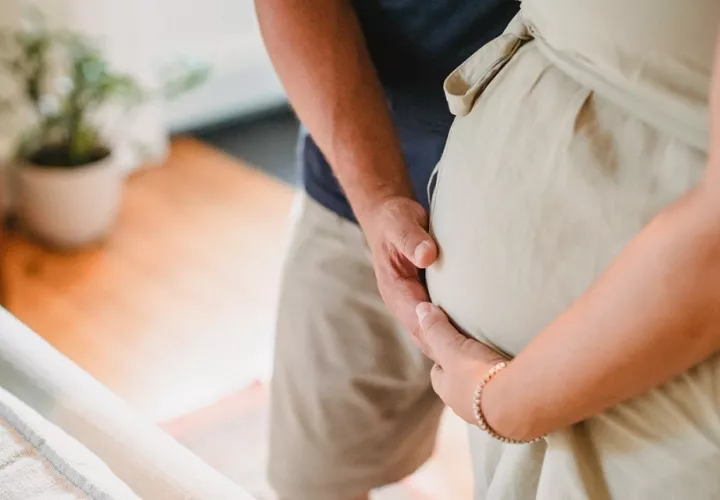 En algunos casos los futuros padres pueden estar afectados o tener antecedentes familiares. Foto: Pexels 